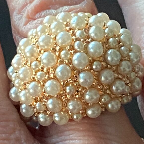 J. Crew Faux Pearl Gold Tone Dome cocktail Ring Size 6 NWOT - Picture 7 of 7